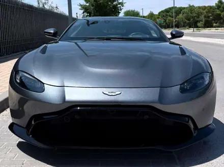 Aston Martin V8
