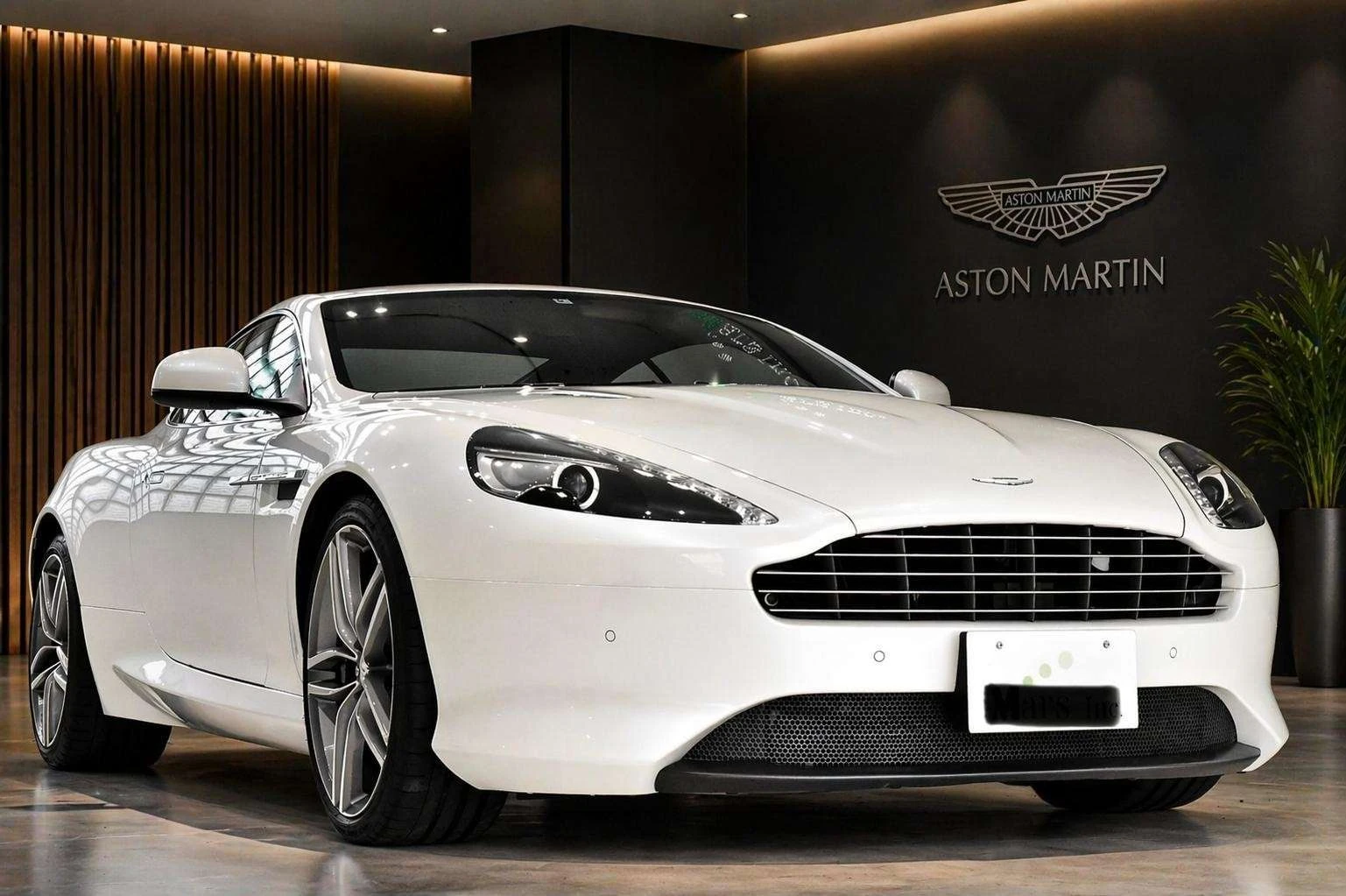 Aston Martin Virage undefined