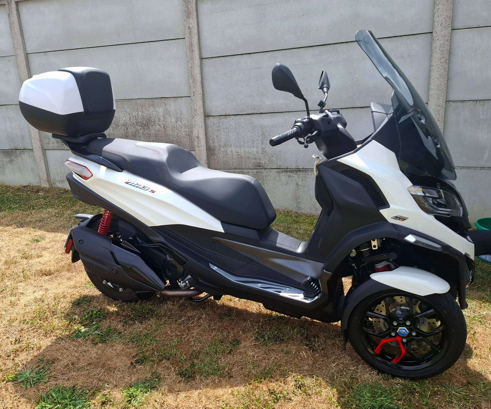Piaggio MP3 400