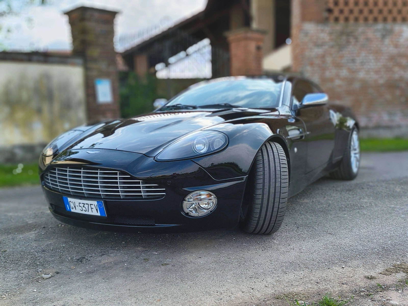 Aston Martin Vanquish undefined
