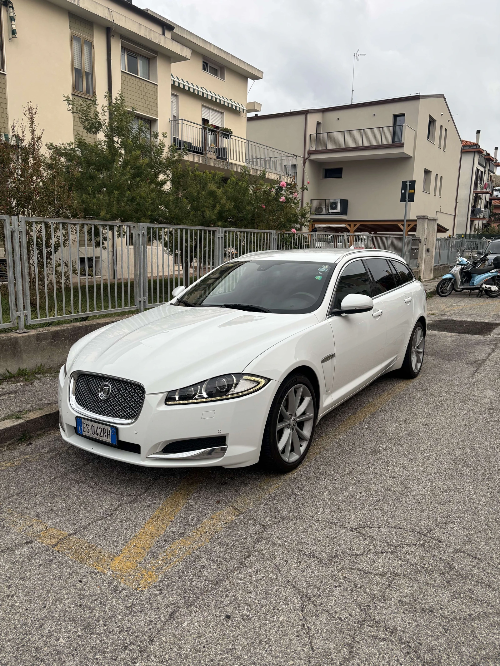Jaguar XF