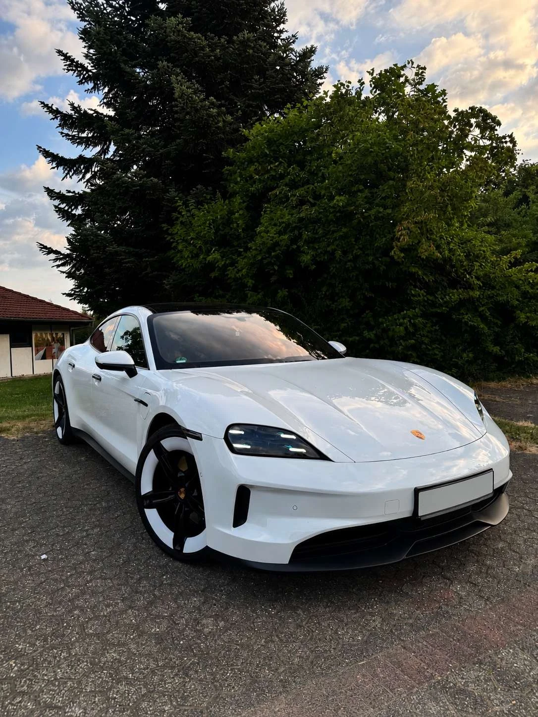 Porsche Taycan undefined